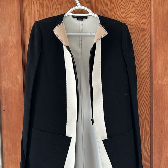 Long coat with hidden zipper detailing. - Picture 5 of 6